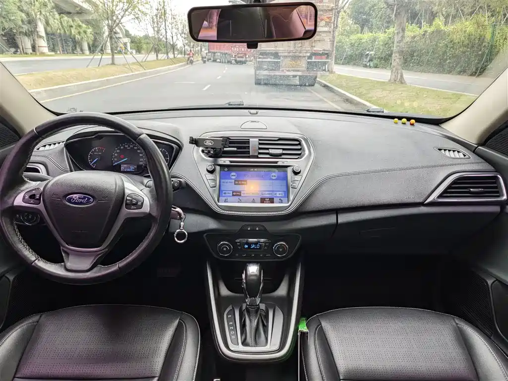Ford Escort 2018 — фото 14