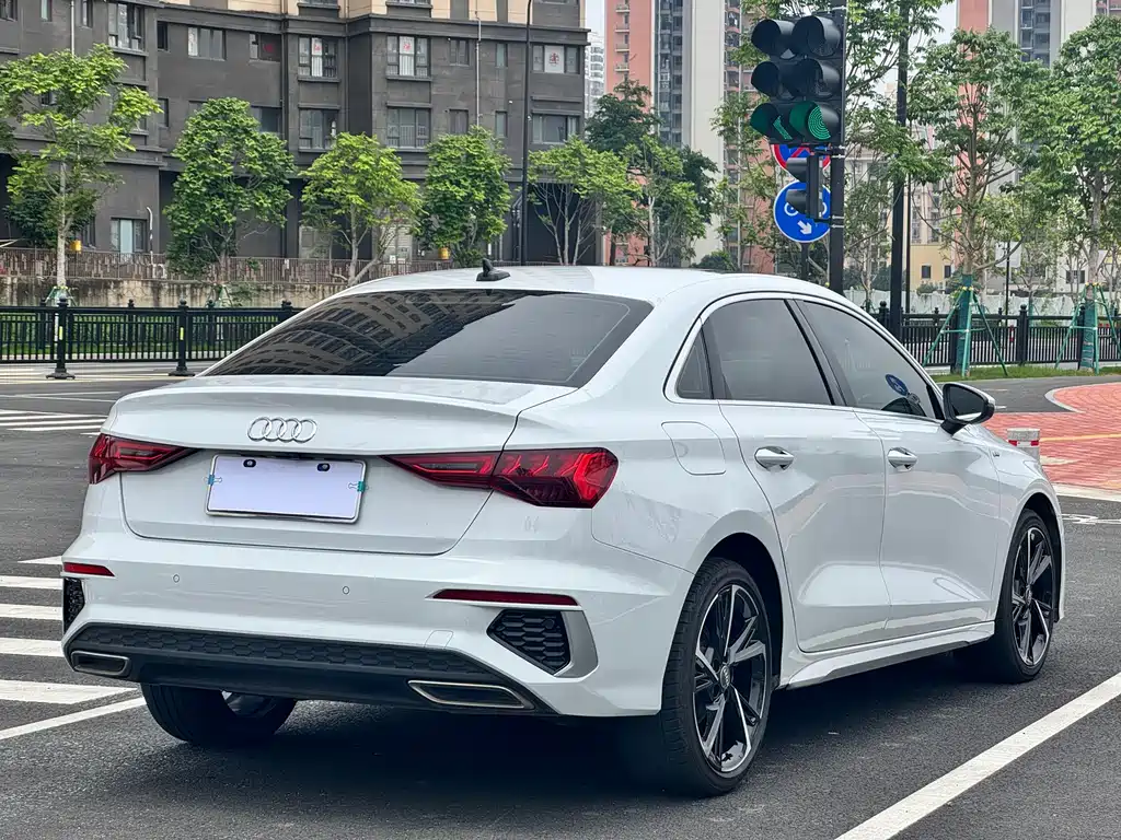Audi A3 2021 — фото 10