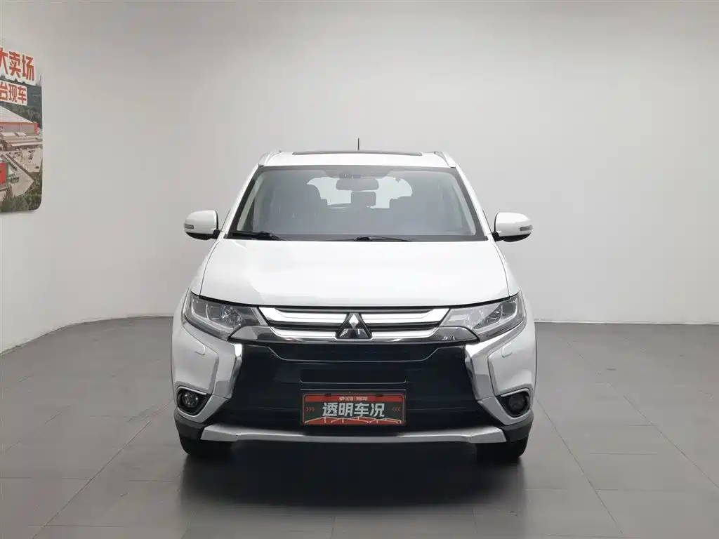 Mitsubishi Outlander 2017 — фото 3