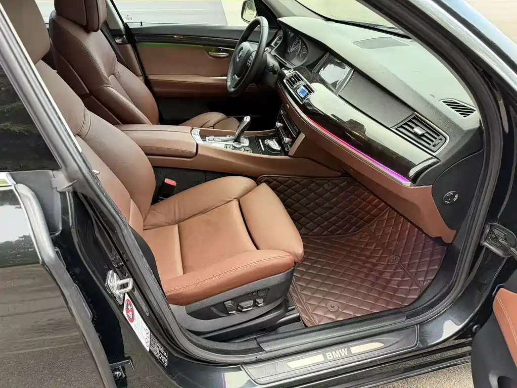 BMW 5 Series GT 2012 — фото 13