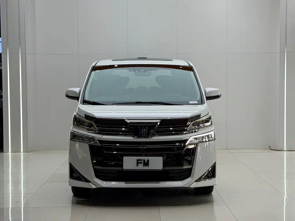 Toyota Vellfire 2022 — фото 1
