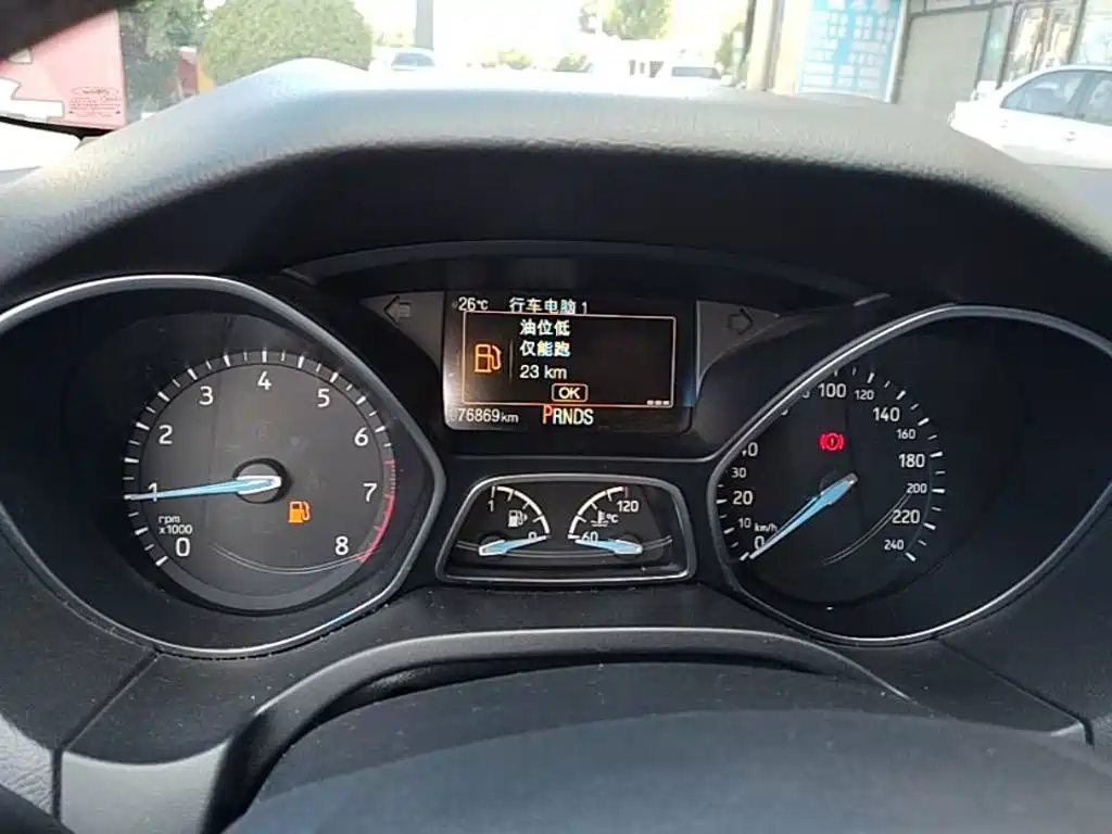 Ford Focus 2018 — фото 12