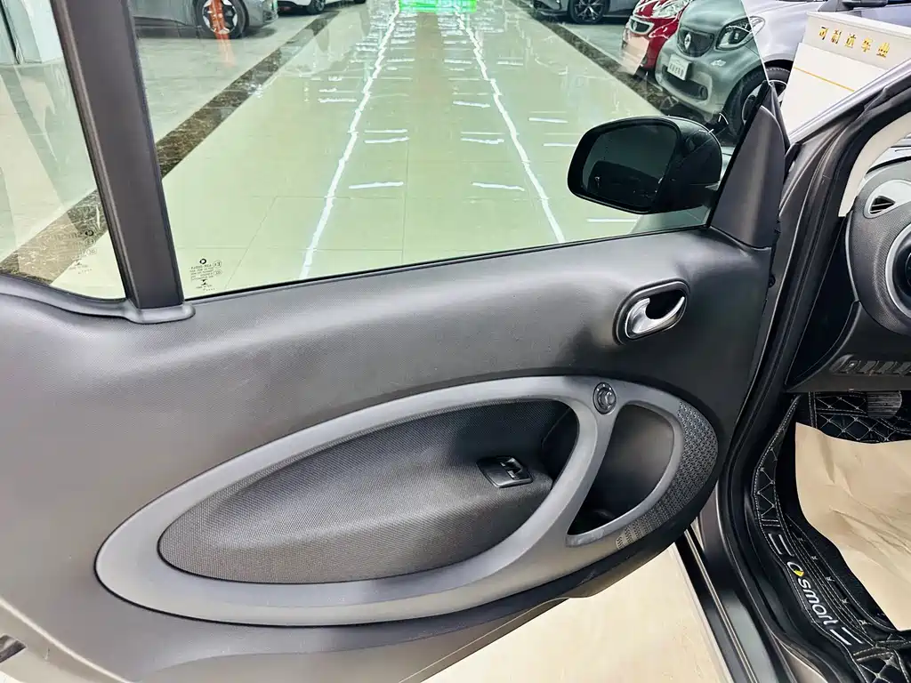 smart Fortwo 2018 — фото 22