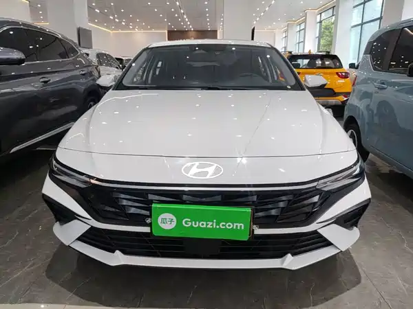 Hyundai Elantra 2025