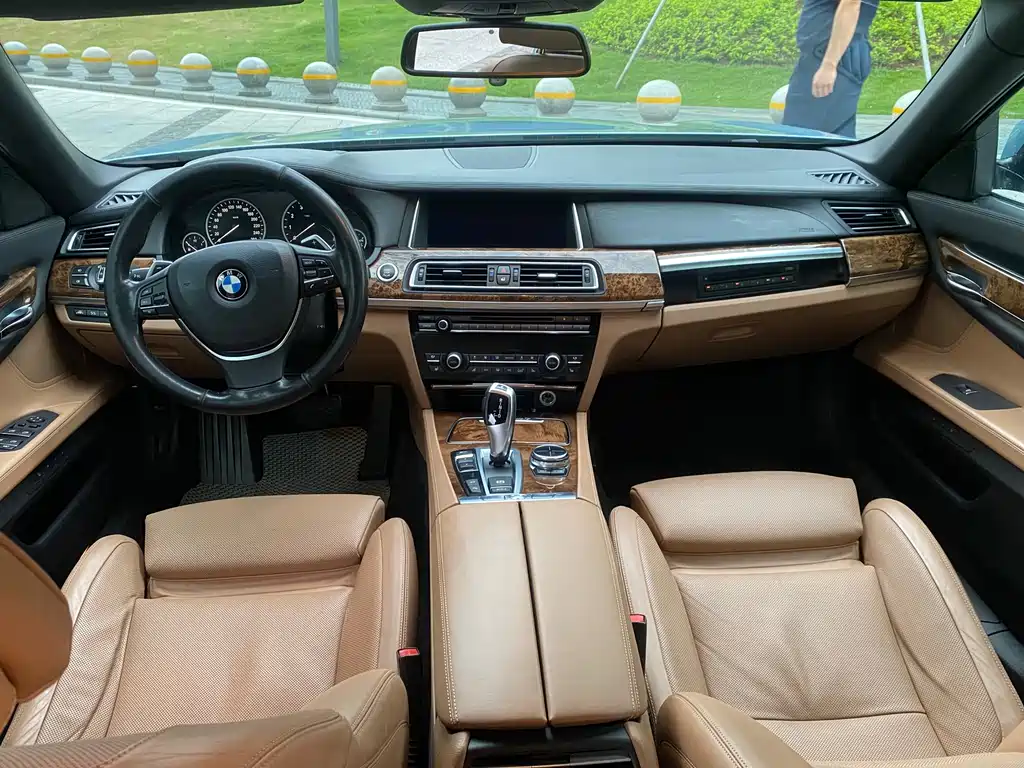 BMW 7 Series 2013 — фото 4
