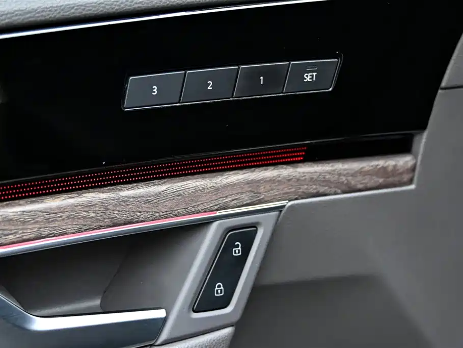 Volkswagen Touareg 2022 — фото 24