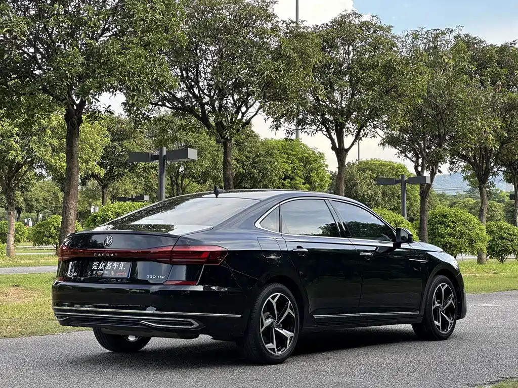 Volkswagen Passat 2023