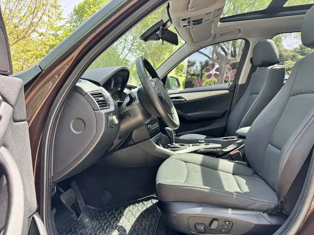 BMW X1 2014 — фото 24