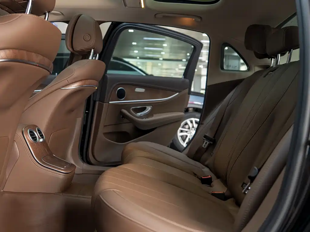 Mercedes-Benz E-Class 2023 — фото 12