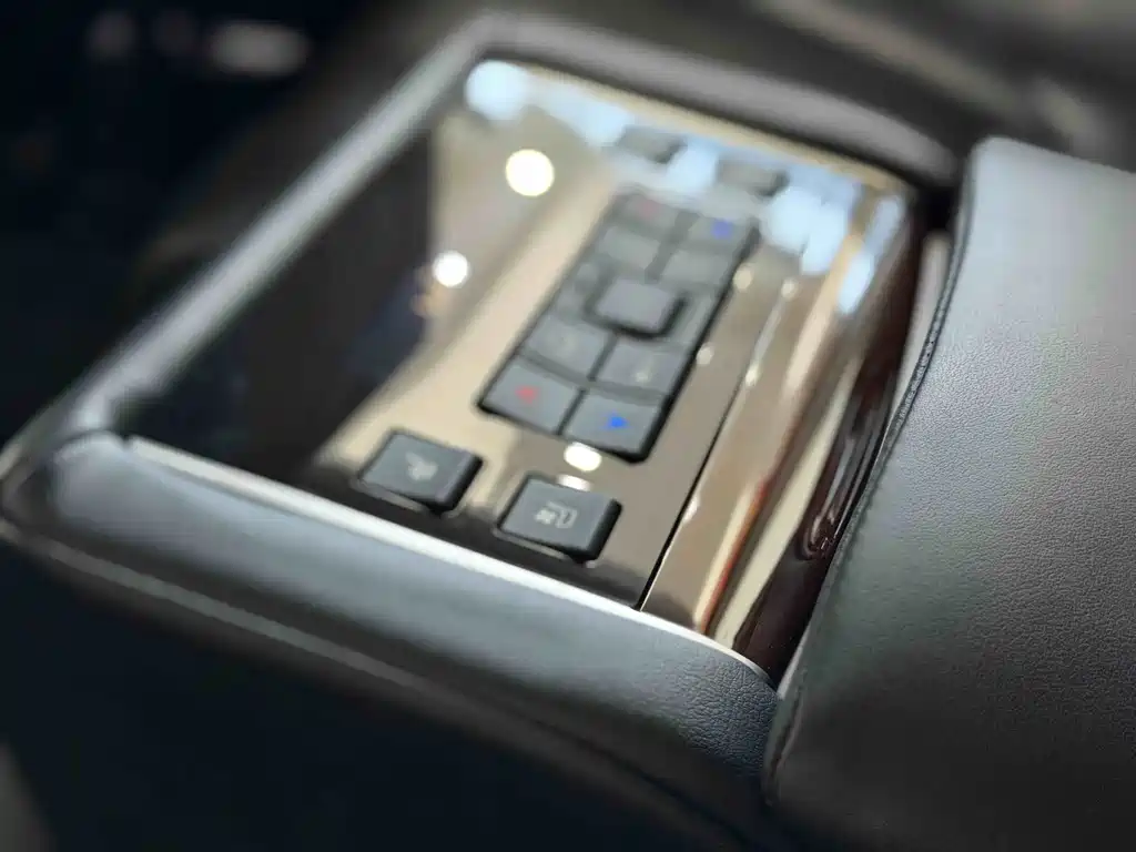 Lexus LX 2017 — фото 12