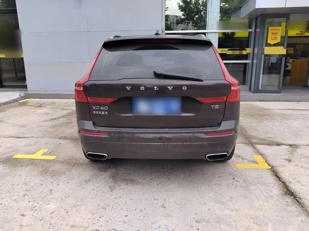 Volvo XC60 2019 — фото 12