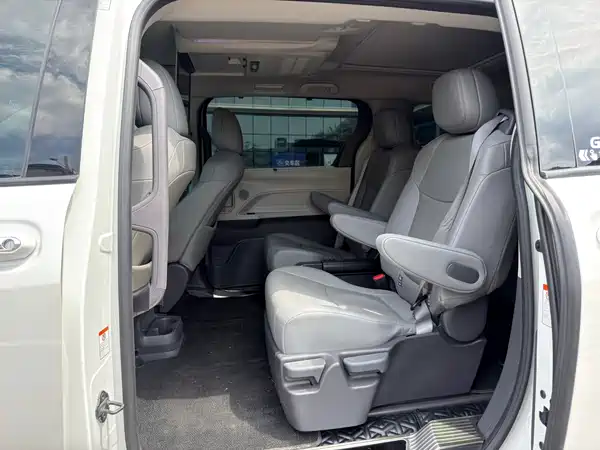 Toyota Granvia 2024