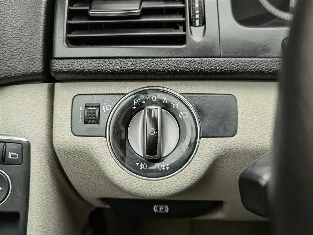 Mercedes-Benz C-Class 2010 — фото 21