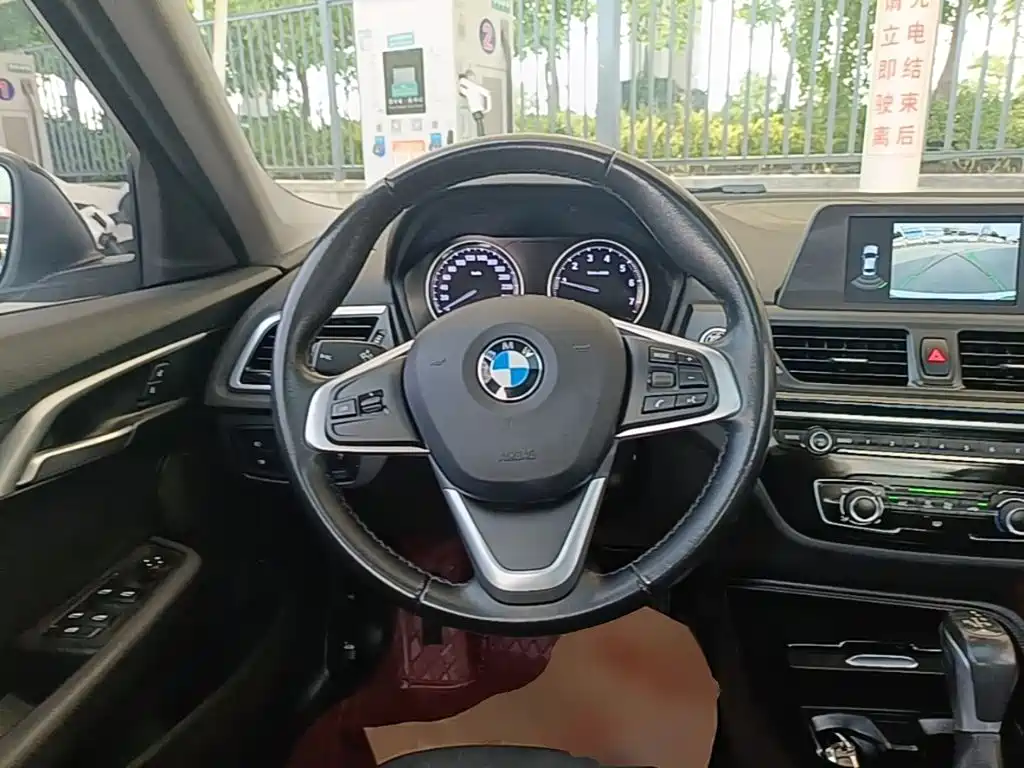 BMW 1 Series 2019 — фото 11