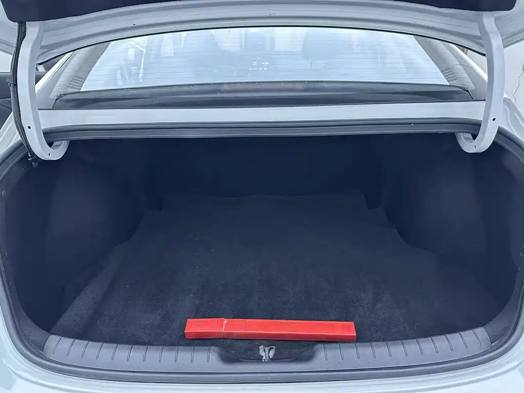 Hyundai Elantra 2023 — фото 17