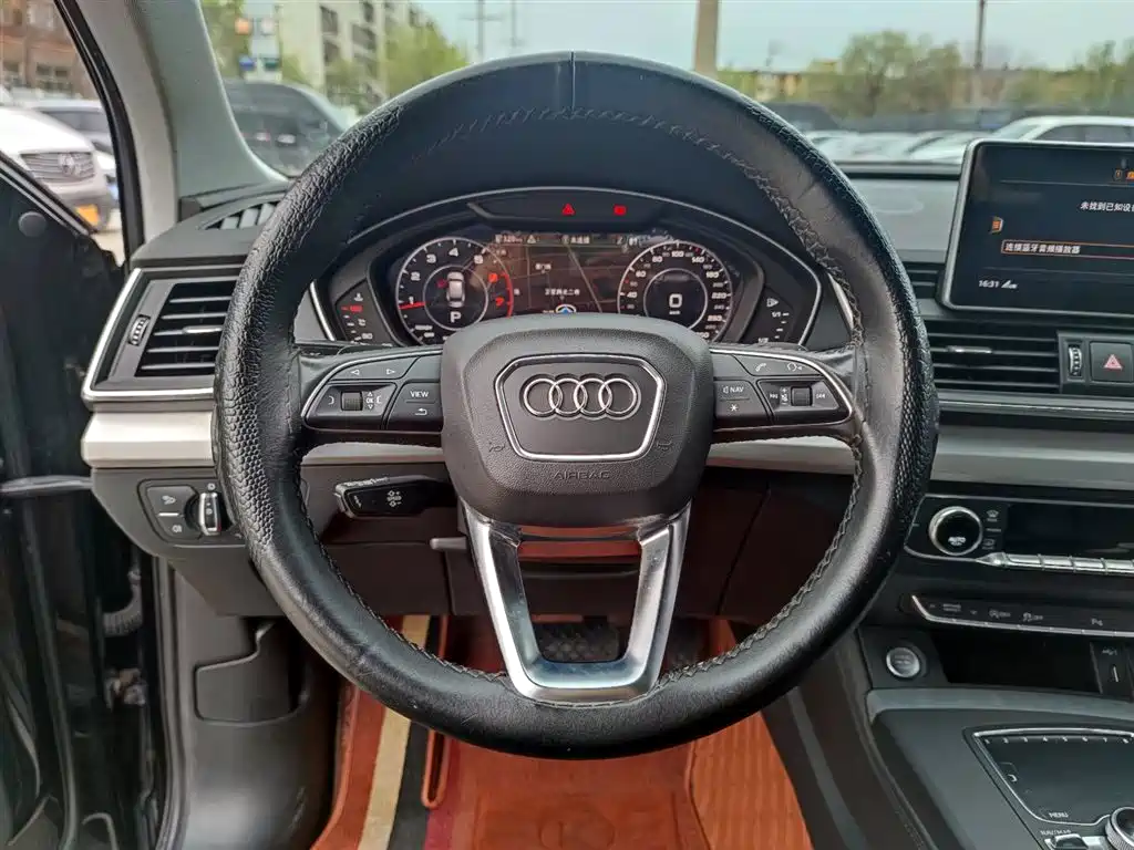 Audi Q5L 2019 — фото 12