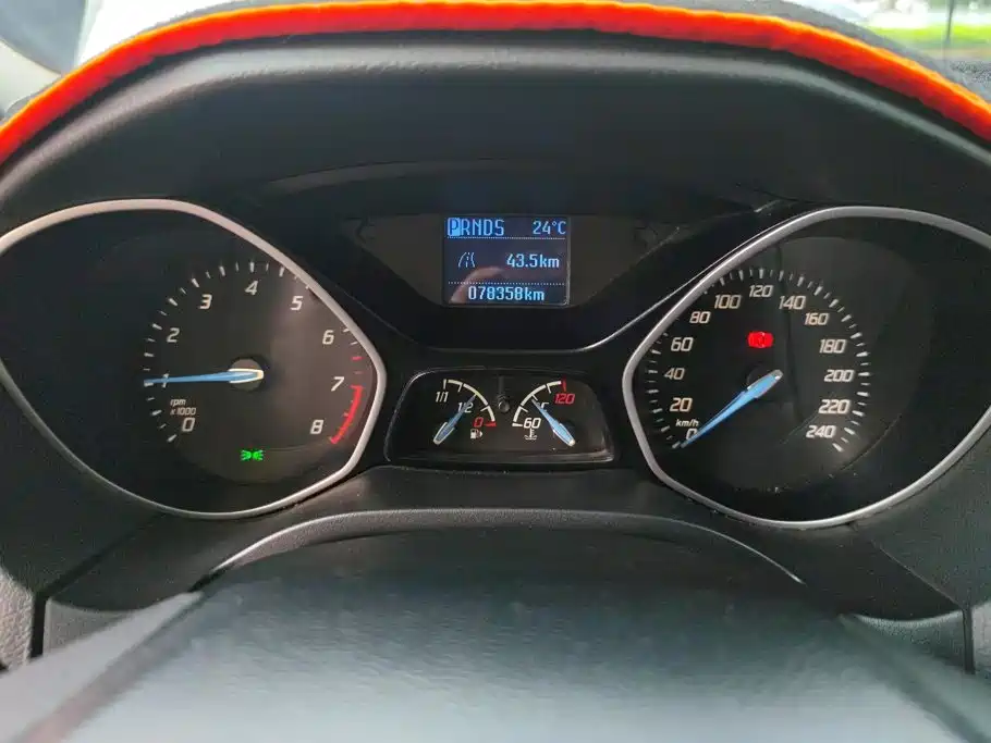 Ford Focus 2013 — фото 14