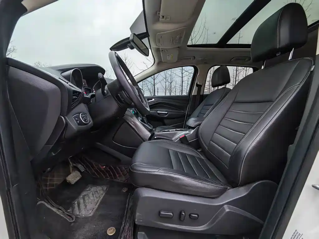 Ford Kuga 2015 — фото 11