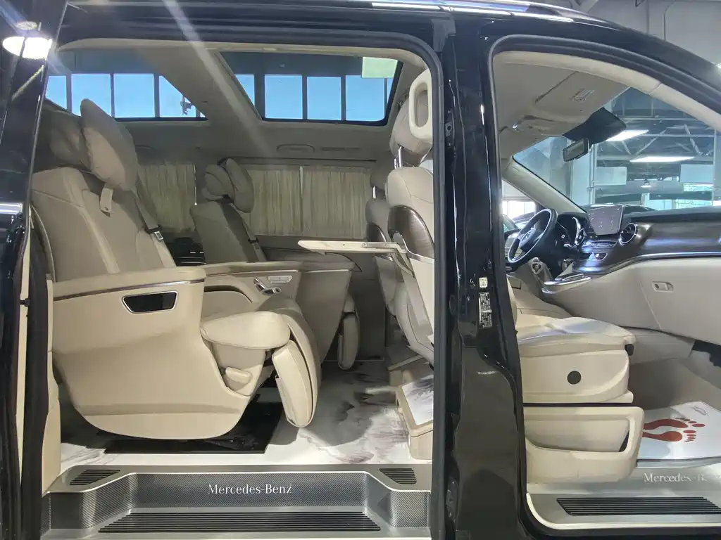 Mercedes-Benz V-Class 2023 — фото 10