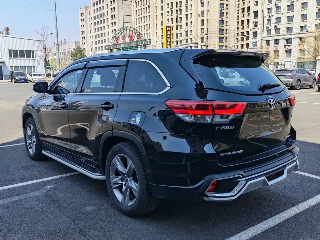 Toyota Highlander 2021 — фото 3