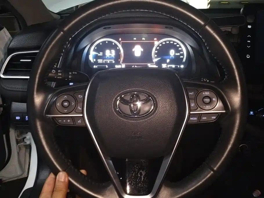 Toyota Camry 2021 — фото 15