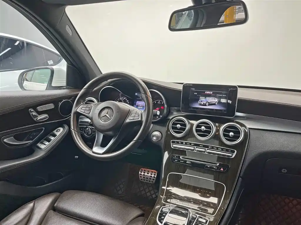 Mercedes-Benz GLC 2016 — фото 23
