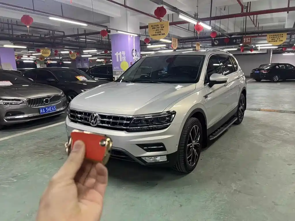 Volkswagen Tiguan L 2017 — фото 1