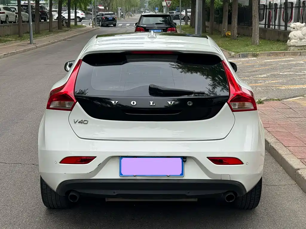 Volvo V40 2015 — фото 22