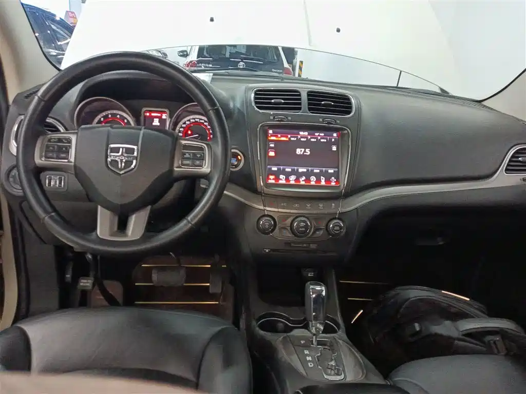 Dodge Journey 2017 — фото 10