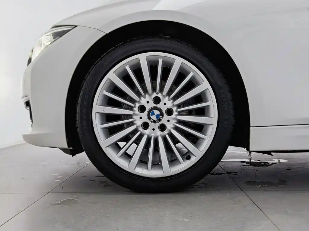 BMW 3 Series 2018 — фото 17