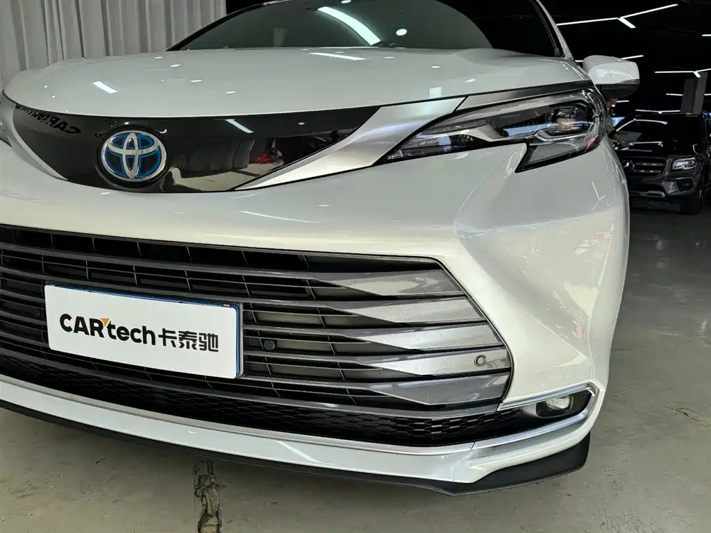 Toyota Sienna 2022 — фото 22