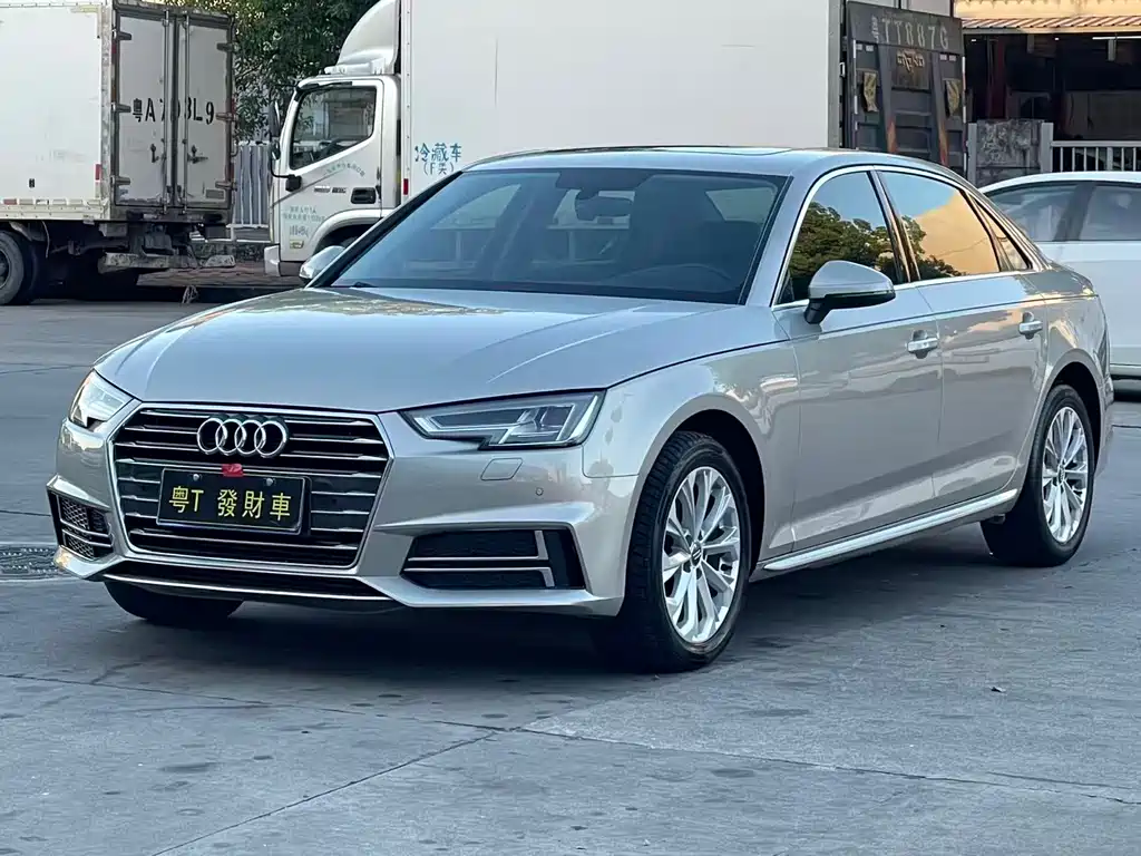 Audi A4L 2020 — фото 1