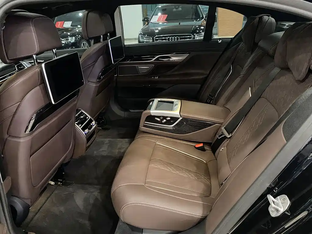 BMW 7 Series 2019 — фото 11