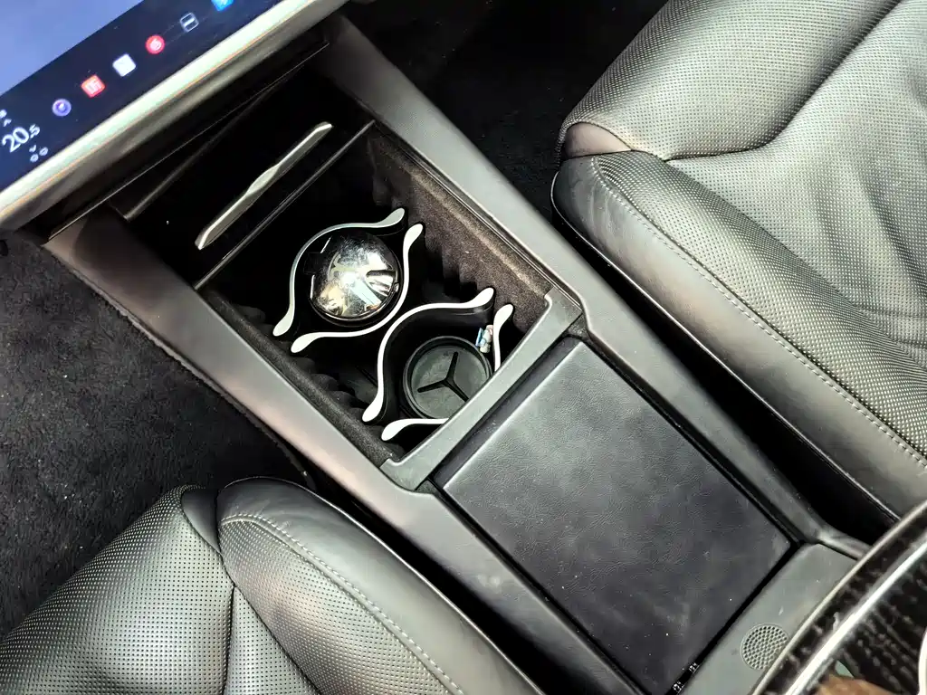 Tesla Model X 2017 — фото 16