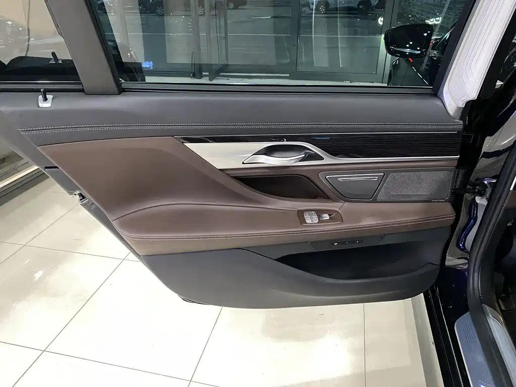 BMW 7 Series 2019 — фото 16