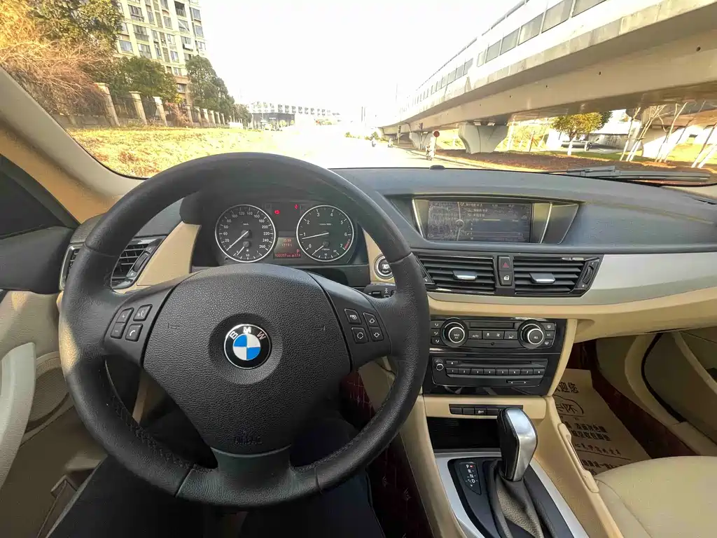 BMW X1 2013 — фото 12