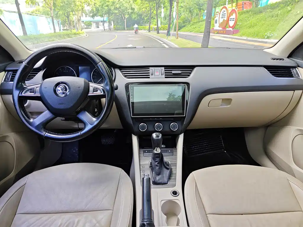 Skoda Octavia 2015 — фото 5
