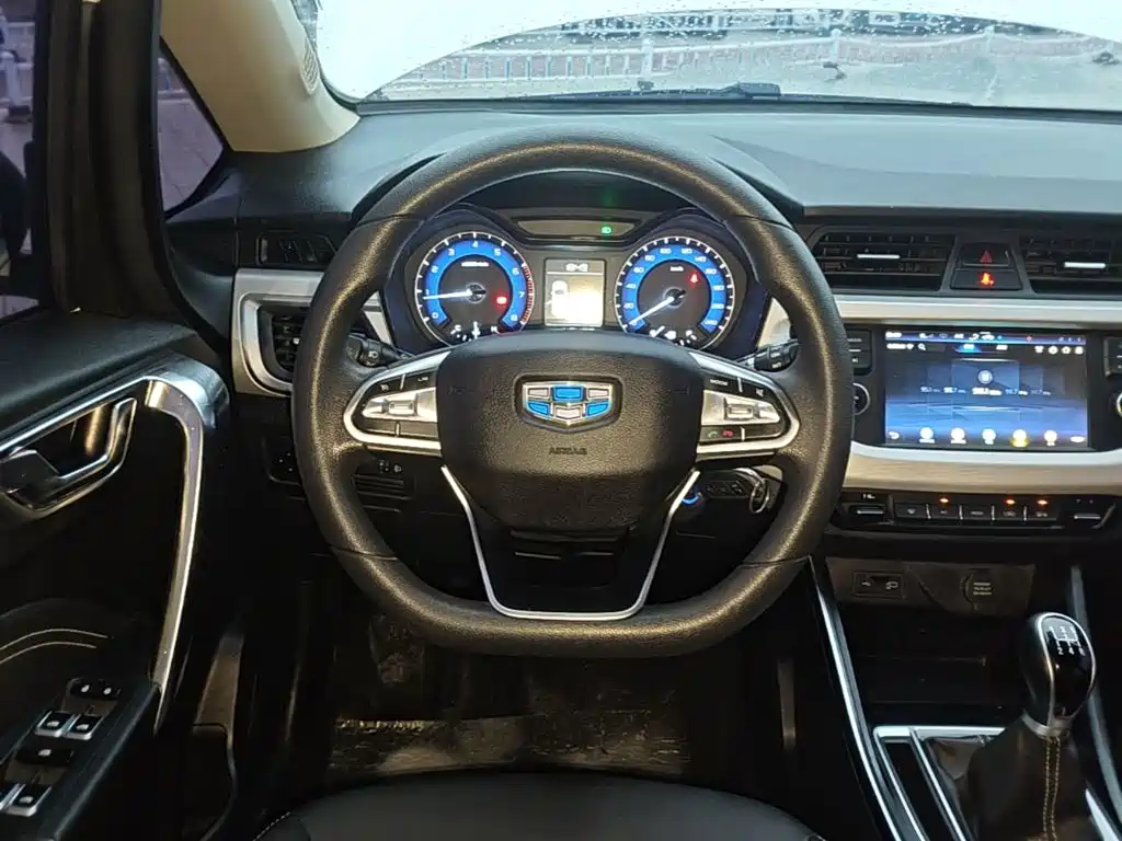 Geely Vision X3 2020 — фото 11