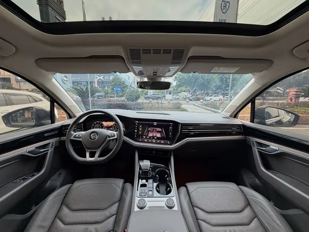 Volkswagen Touareg 2020 — фото 20