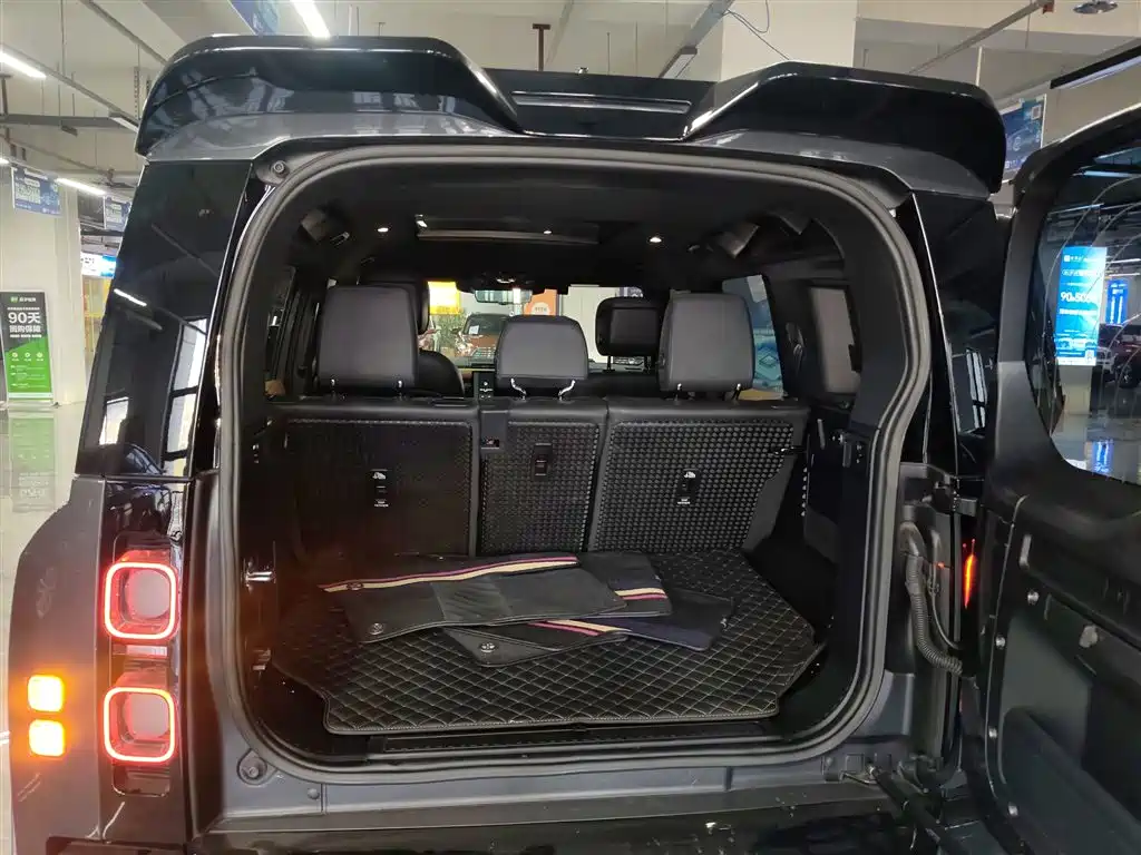 Land Rover Defender 2022 — фото 10