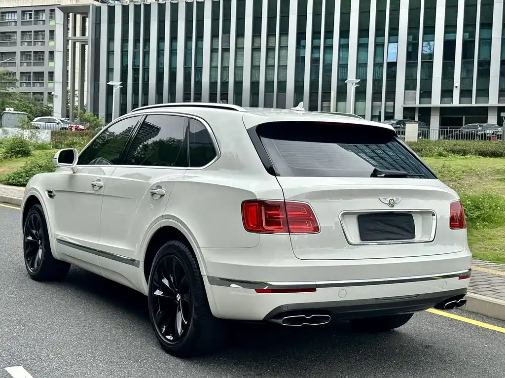 Bentley Bentayga 2019 — фото 5