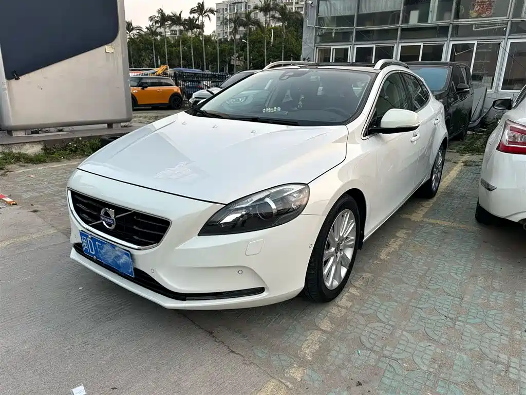 Volvo V40 2014