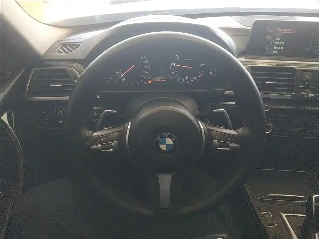 BMW 3 Series 2019 — фото 11