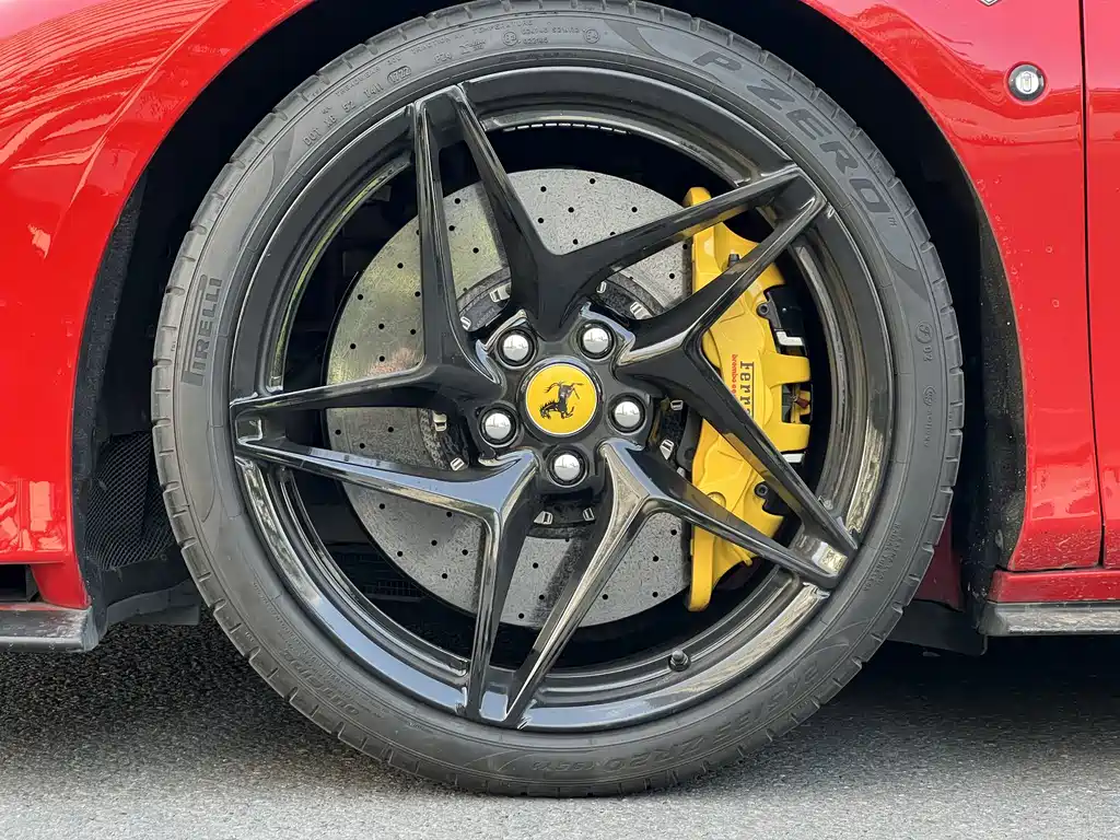 Ferrari F8 2023 — фото 15