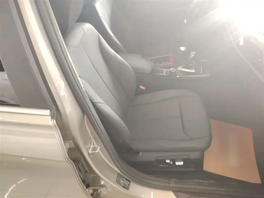 BMW 3 Series 2017 — фото 16