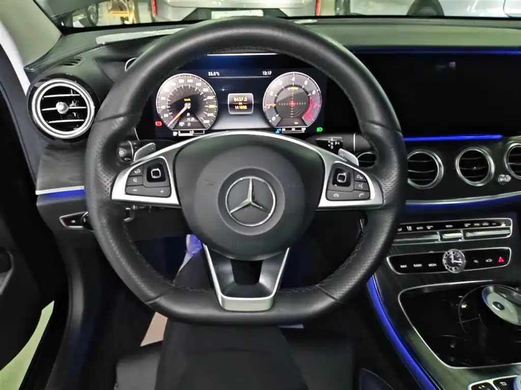 Mercedes-Benz E-Class 2018 — фото 11