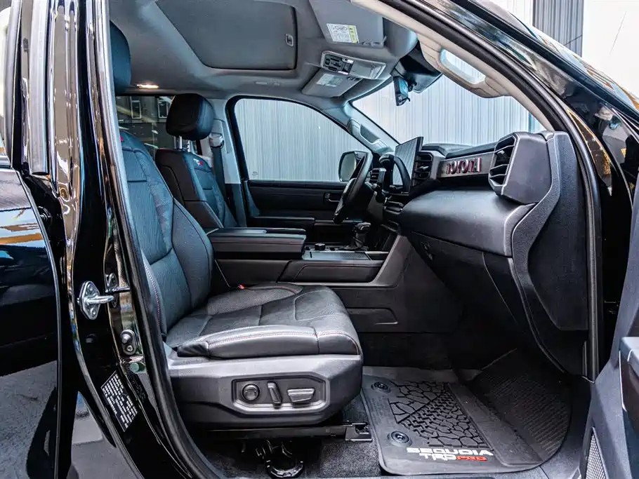 Toyota Sequoia 2023 — фото 23