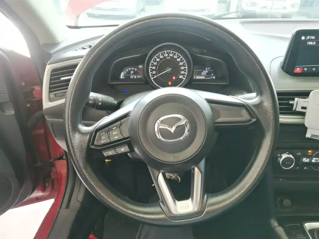 Mazda 3 Axela 2018 — фото 11