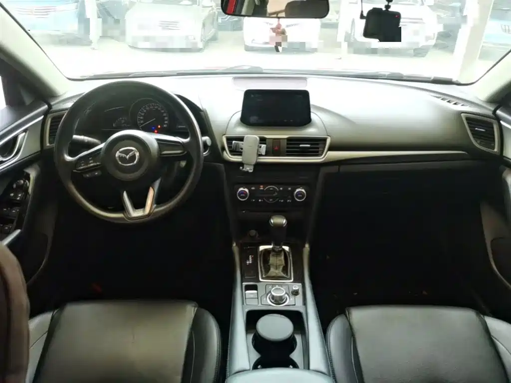 Mazda 3 Axela 2018 — фото 10