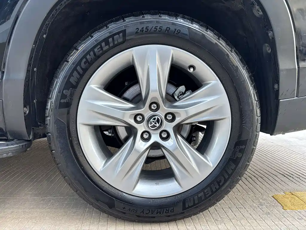 Toyota Highlander 2017 — фото 12